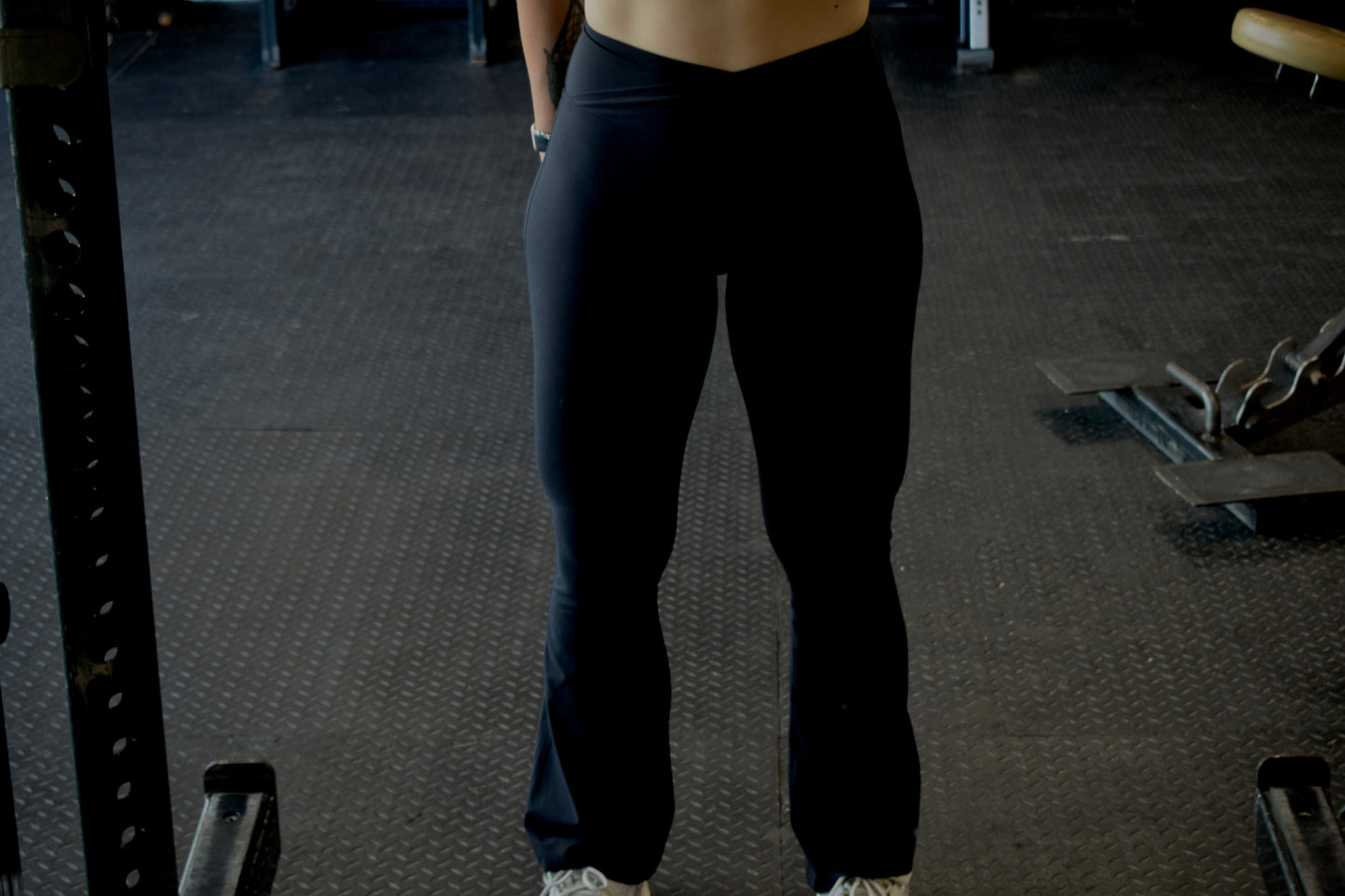 NOIR FLARE LEGGINGS